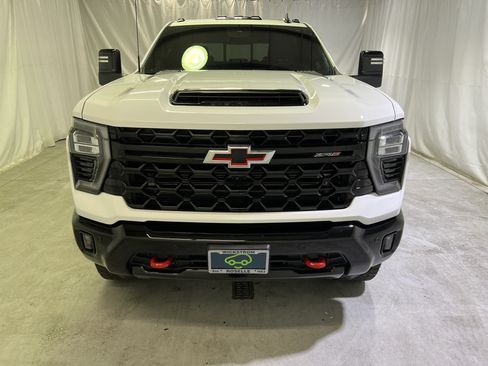 Certified 2025 Chevrolet Silverado 2500 ZR2 w/ Technology Package AWD/4WD image 3