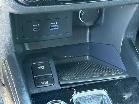 Used 2024 Nissan Kicks SR image 23