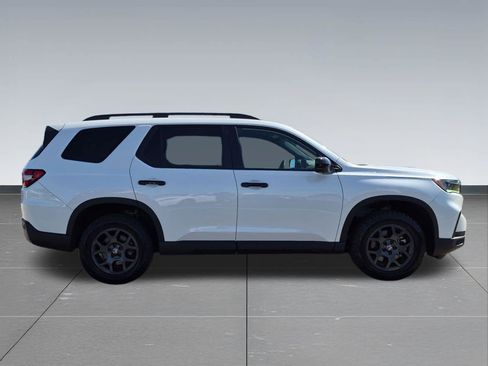 Certified 2025 Honda Pilot TrailSport image 7
