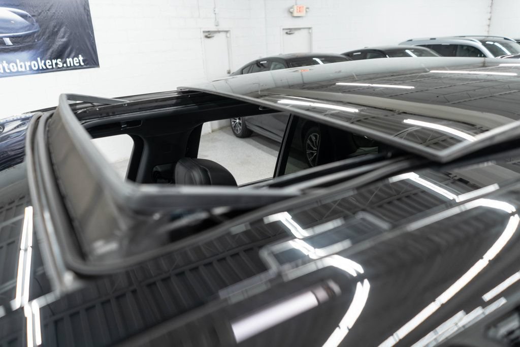 Used 2025 Land Rover Range Rover SE AWD/4WD image 48