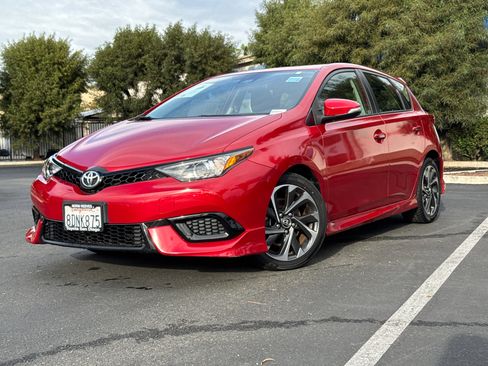 Certified 2018 Toyota Corolla iM image 2