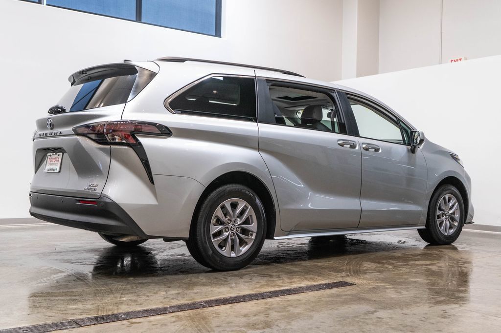 Certified 2024 Toyota Sienna XLE AWD/4WD image 9