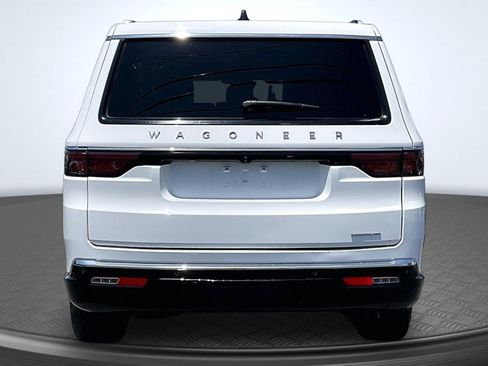 Used 2024 Jeep Wagoneer L Series II RWD image 4