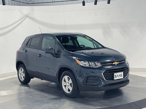 Used 2022 Chevrolet Trax LS w/ Tint and Cruise Package AWD/4WD image 36