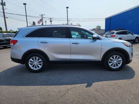 Used 2017 Kia Sorento AWD image 5