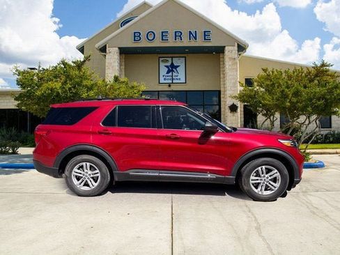 Used 2023 Ford Explorer XLT image 6