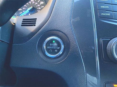 Used 2019 Ford Explorer XLT image 16