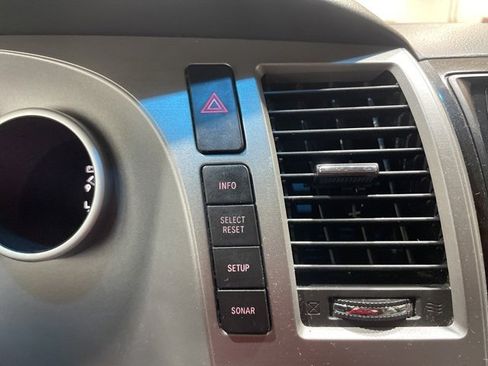 Used 2014 Toyota Sequoia Platinum image 21