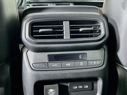 Used 2025 Honda Pilot TrailSport image 27