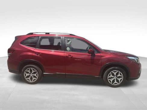 Used 2021 Subaru Forester Premium AWD/4WD image 8