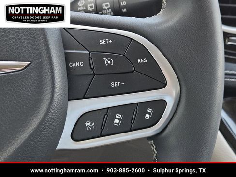 Used 2023 Chrysler Pacifica Touring-L image 18