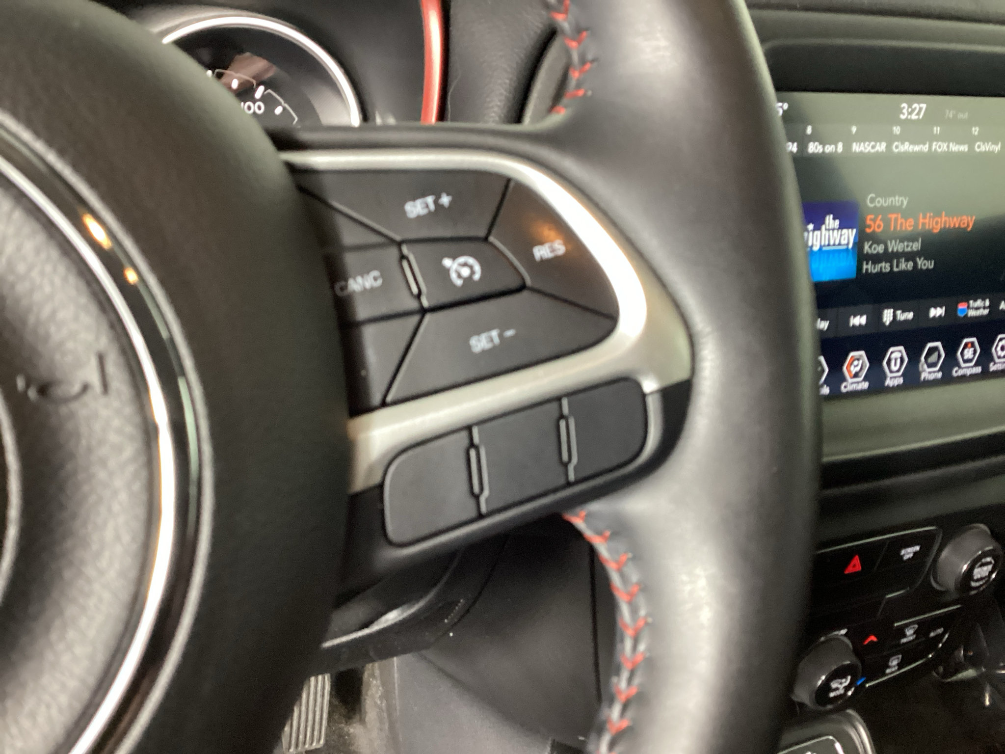 Used 2018 Jeep Compass Trailhawk w/ Leather Interior Group AWD/4WD image 23