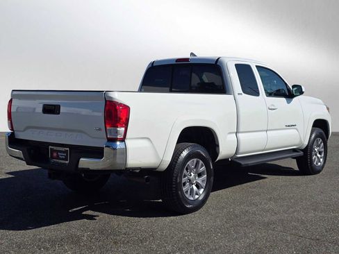 Certified 2016 Toyota Tacoma SR5 w/ SR5 Appearance Package (SN) image 7