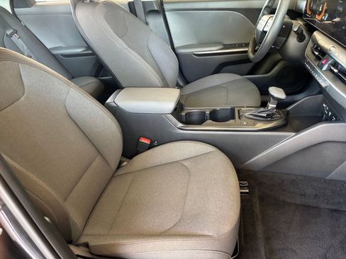 Used 2025 Kia K4 FWD image 35