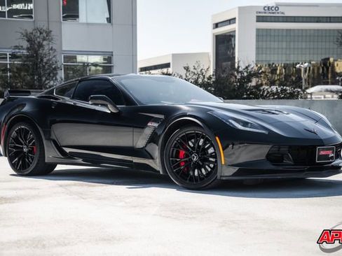 Used 2015 Chevrolet Corvette Z06 w/ 3LZ Preferred Equipment Group image 6