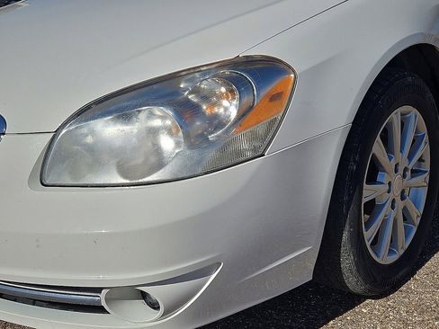 Used 2011 Buick Lucerne CXL image 9