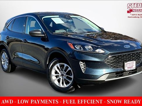 Used 2022 Ford Escape SE w/ Cold Weather Package image 1