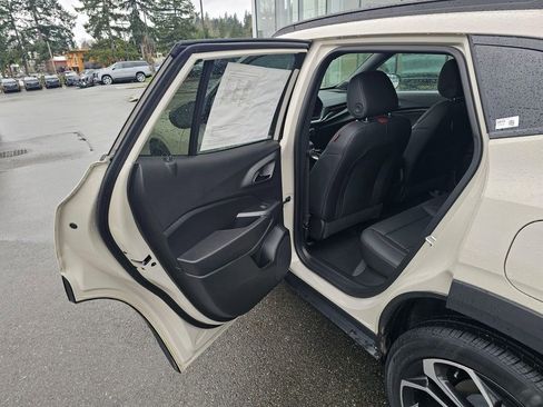 Used 2026 Chevrolet Trax RS w/ Sunroof Package image 15