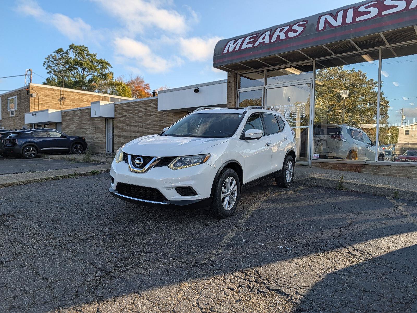 Used 2014 Nissan Rogue SV w/ SV Premium Package AWD/4WD image 5