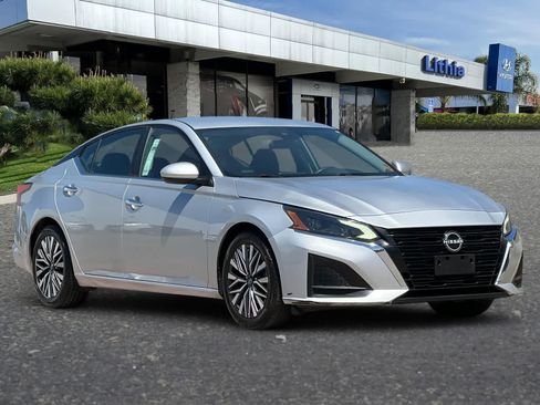 Used 2023 Nissan Altima 2.5 SV FWD image 10