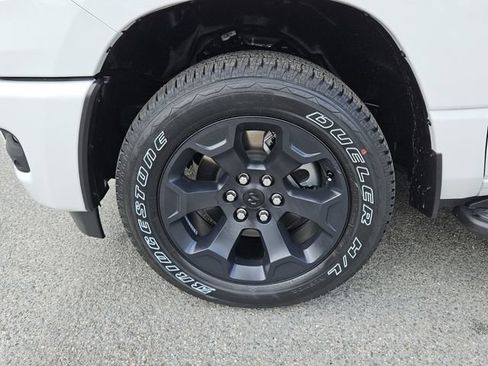 New 2026 RAM 1500 Express AWD/4WD image 9