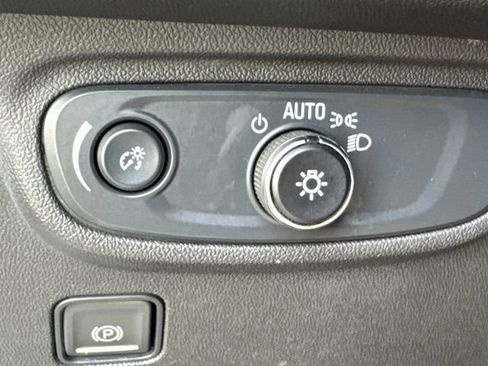 Used 2024 GMC Terrain SLE AWD/4WD image 19