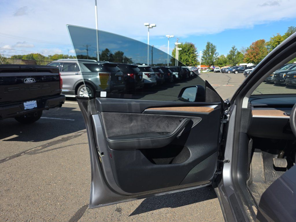 Used 2024 Tesla Model Y Long Range AWD/4WD image 18