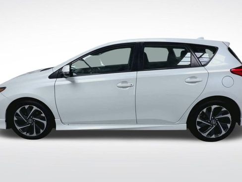 Used 2018 Toyota Corolla iM w/ Carpet Mat Package (TMS) image 5