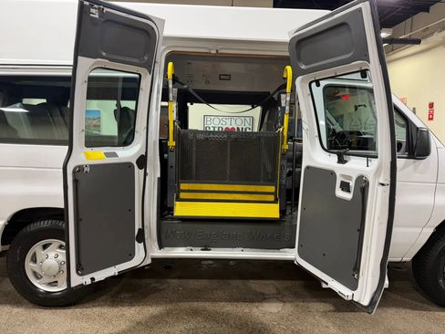 Used 2014 Ford E-250 and Econoline 250 Extended w/ Power Group image 21