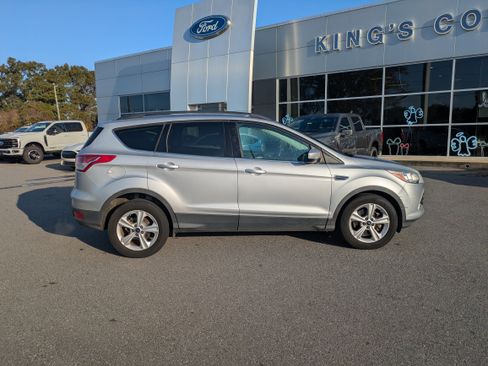Used 2014 Ford Escape SE w/ Equipment Group 201A image 2