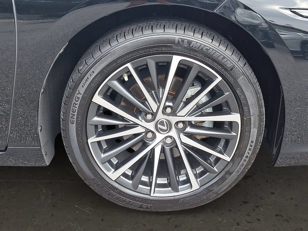 Used 2024 Lexus ES 300h w/ Premium Package FWD image 9
