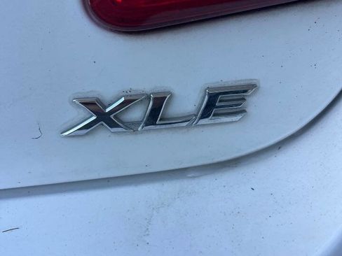 Used 2011 Toyota Camry XLE w/ SE/XLE Extra-Value Pkg image 6