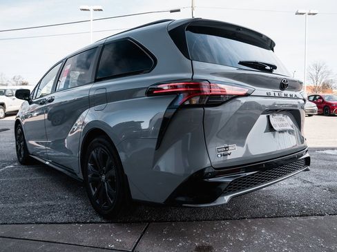 New 2026 Toyota Sienna XSE image 5