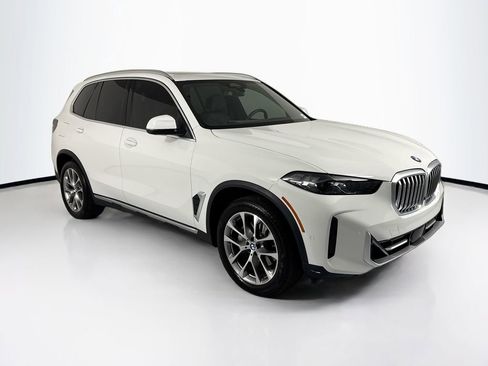 Used 2024 BMW X5 xDrive40i w/ Parking Assistance Package AWD/4WD image 3
