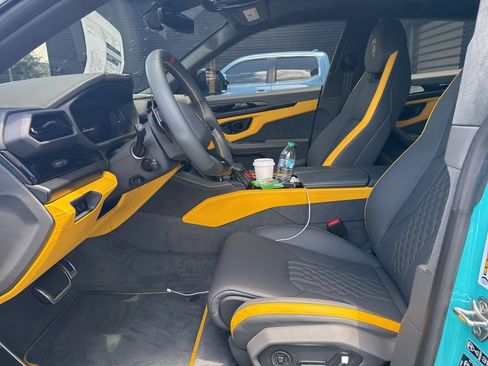 Used 2025 Lamborghini Urus SE AWD/4WD image 8