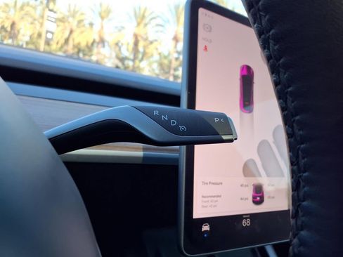 Used 2023 Tesla Model Y 2WD image 17