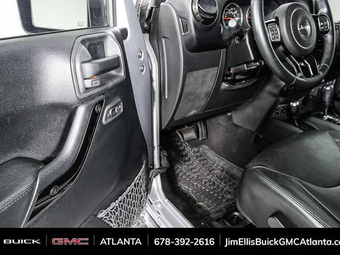 Used 2015 Jeep Wrangler Unlimited Sahara AWD/4WD image 7