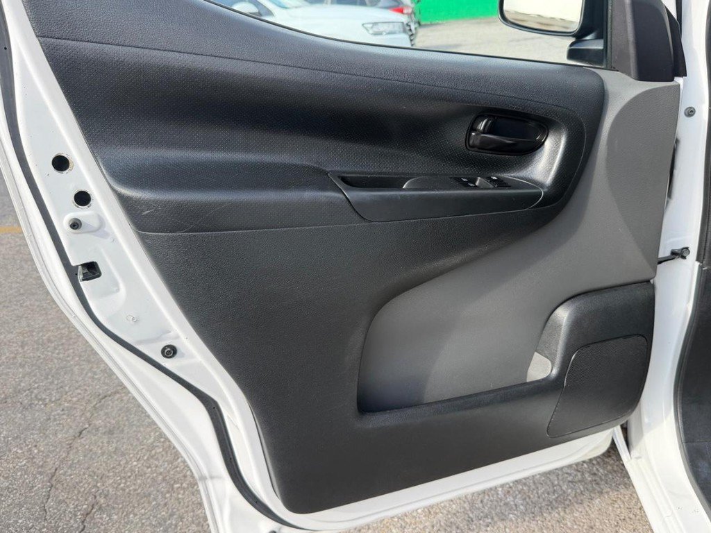 Used 2017 Nissan NV200 S w/ Back Door Glass Package FWD image 23