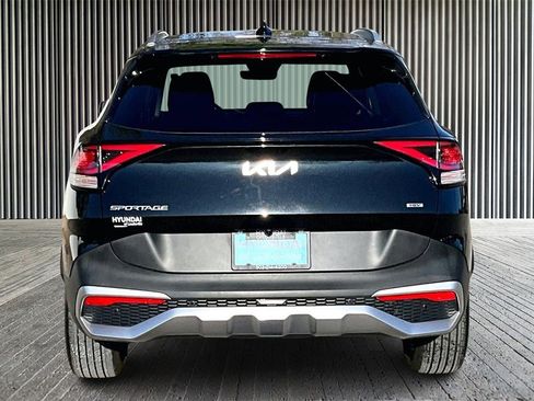 Used 2023 Kia Sportage EX image 4