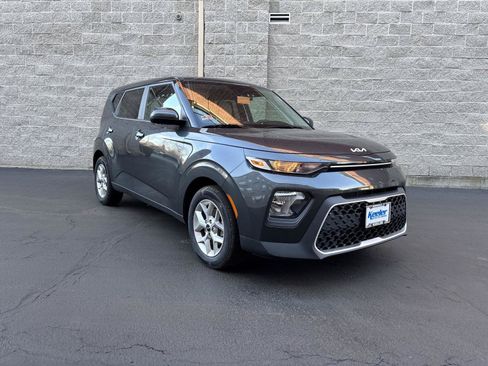 Used 2022 Kia Soul LX w/ Technology Package FWD image 1