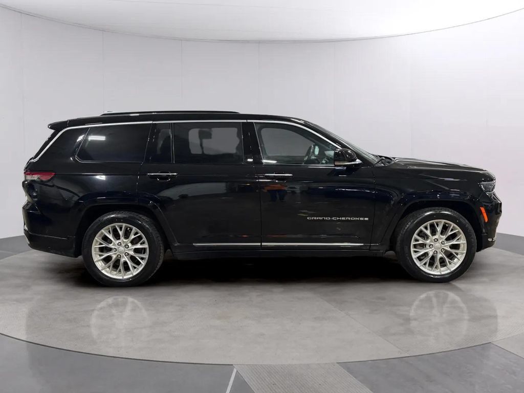 Used 2021 Jeep Grand Cherokee L Summit w/ Luxury Tech Group V AWD/4WD image 2