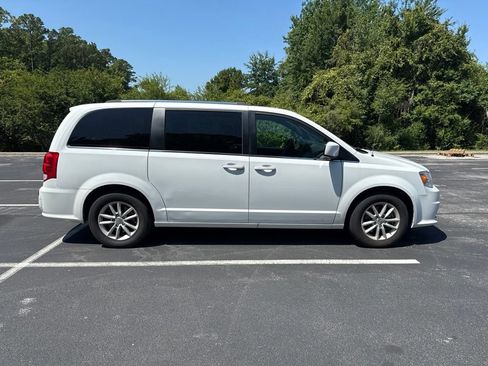 Used 2019 Dodge Grand Caravan SXT FWD image 4