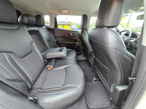 Used 2019 Jeep Compass Latitude w/ Popular Equipment Group AWD/4WD image 13