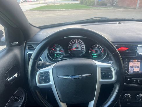 Used 2011 Chrysler 200 Limited image 19
