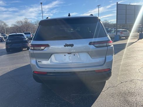 Used 2022 Jeep Grand Cherokee L Laredo image 6