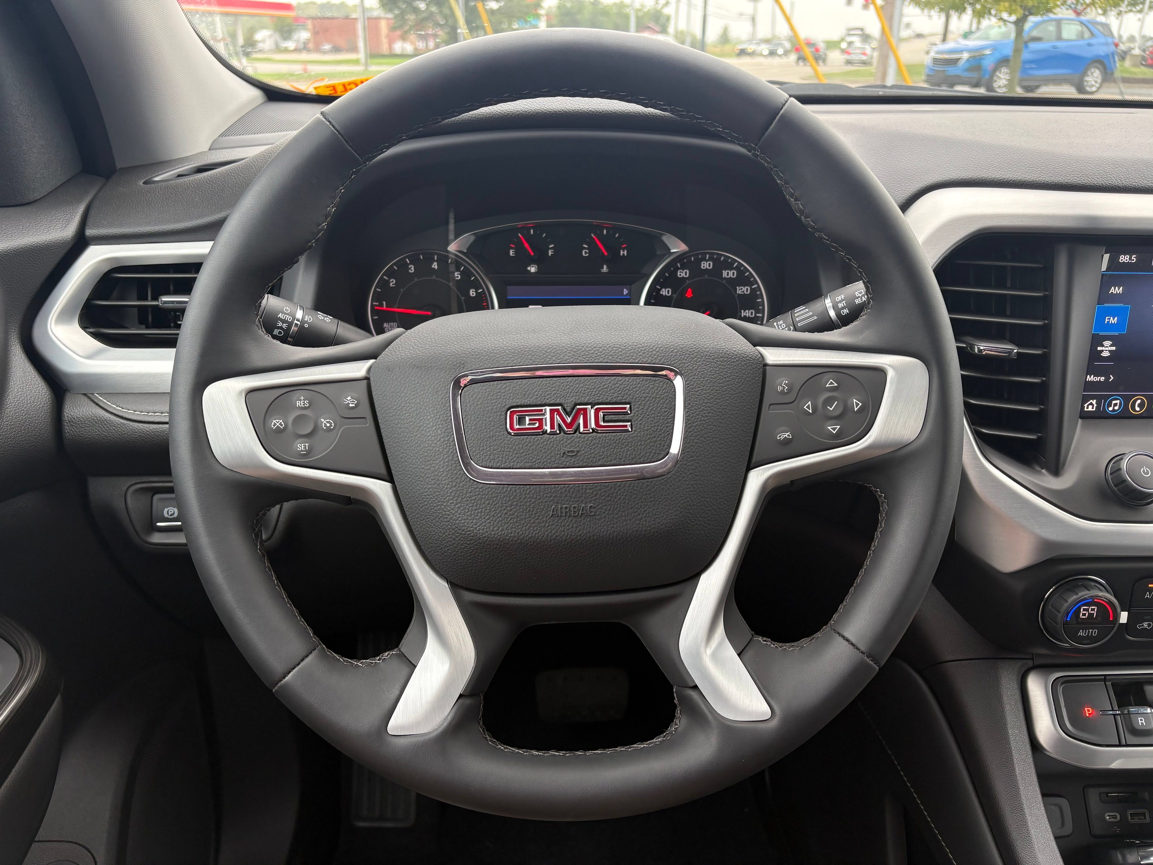 Used 2023 GMC Acadia SLT FWD image 10