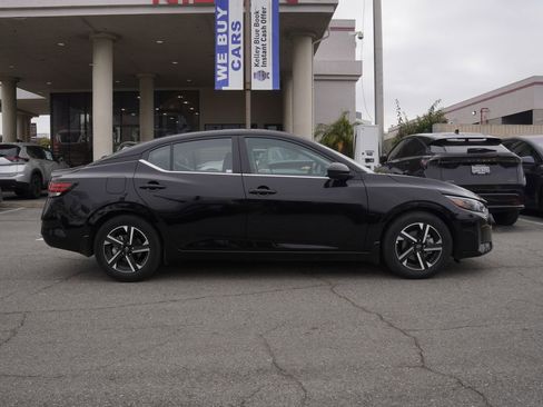 Used 2025 Nissan Sentra SV w/ Trunk Package FWD image 3