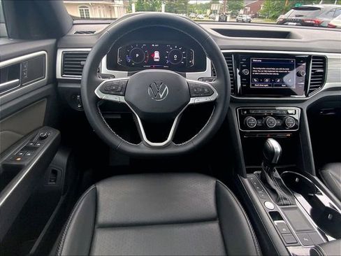 Certified 2023 Volkswagen Atlas Cross Sport SE w/ Panoramic Sunroof Package FWD image 11