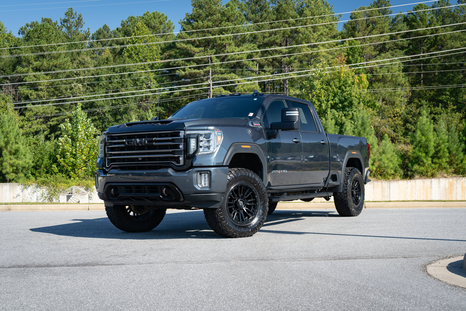 Used 2020 GMC Sierra 2500 AT4 w/ AT4 Premium Package AWD/4WD image 1
