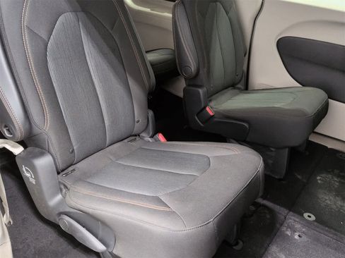 Certified 2017 Chrysler Pacifica Touring w/ Tire & Wheel Group image 20